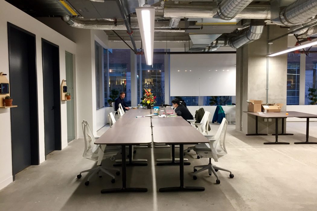 canada swivel office chair